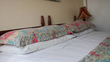 Apartment, 1 King Bed, Non Smoking | Iron/ironing board, free WiFi