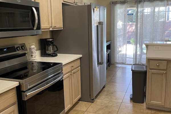 Family House | Private kitchen | Fridge, microwave, oven, stovetop