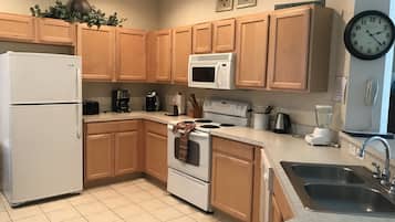 Vil·la, diversos llits, piscina privada (Vento Rosso) | Cuina privada | Frigorífic, microones, forn i rentaplats