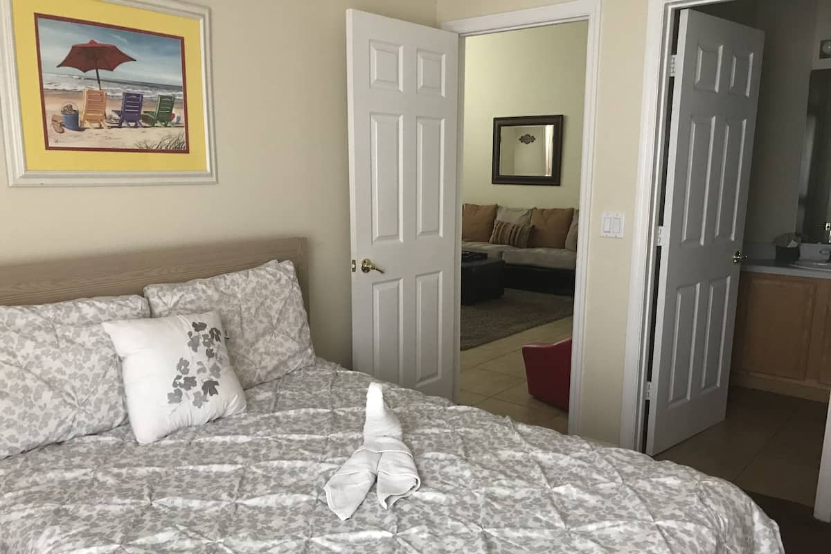 Decoración personalizada, muebles diferentes y escritorio