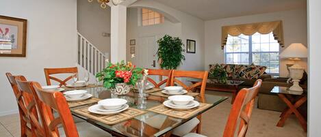 Luxury House, 6 Bedrooms, Lake View | In-room dining