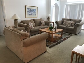 Hus - flera sängar - privat pool (Roaring Waters) | Vardagsrum | Platt-tv