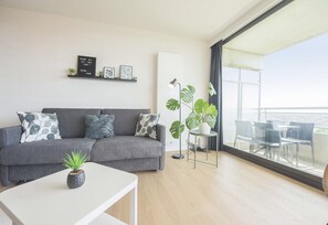 Estudio Confort, vistas al campo de golf (6) | Zona de estar | Televisión de pantalla plana de 81 cm con canales digitales