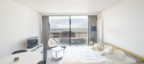 Comfort-studio, osittainen merinäköala (3) | Näkymä huoneesta