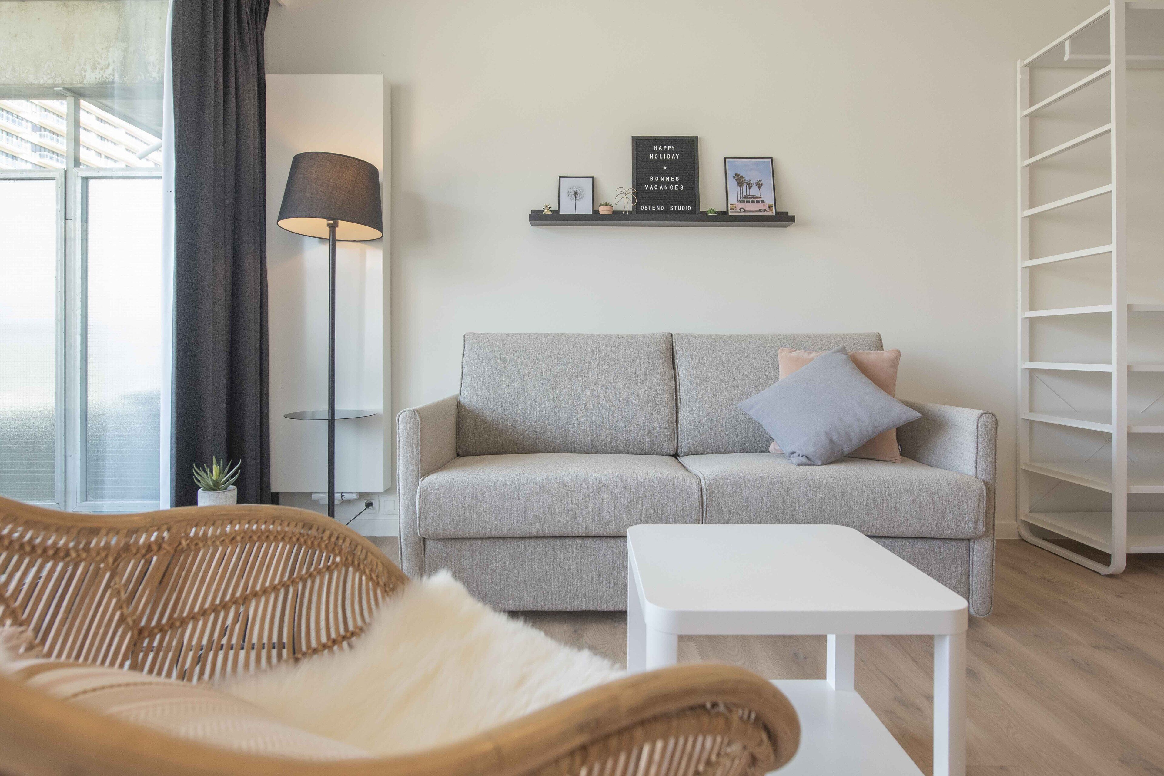 Studio – comfort, delvis sjøutsikt (9) | Oppholdsområde | En 81-centimeters Flatskjerm-TV med digitale kanaler samt TV