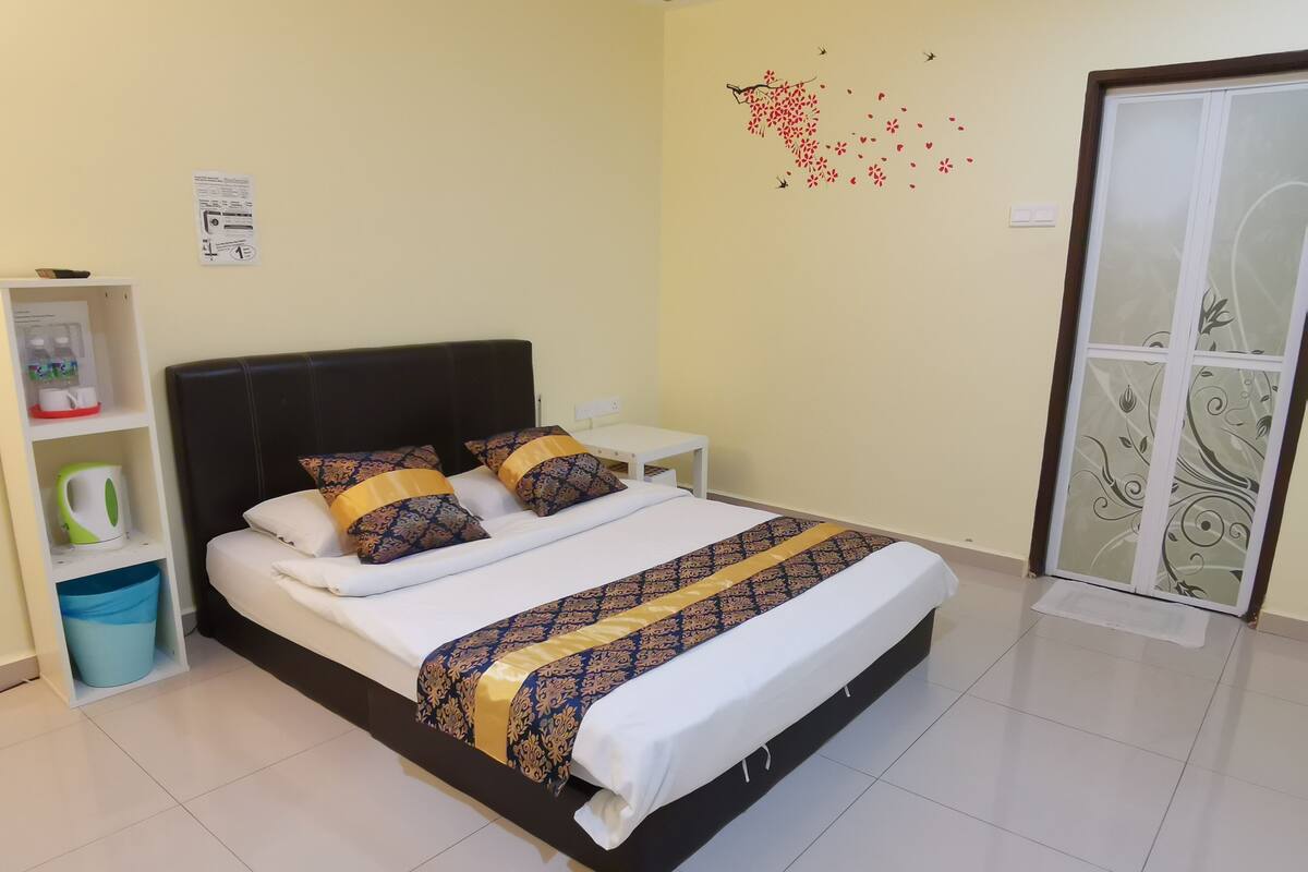 Deluxe-Zimmer, 1 Queen-Bett | Schreibtisch, Bügeleisen/Bügelbrett, kostenloses WLAN