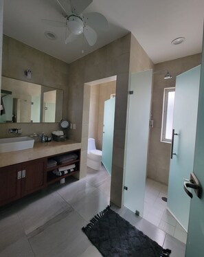 Towels, soap, shampoo, toilet paper