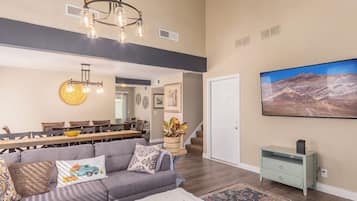 Smart-tv och eldstad