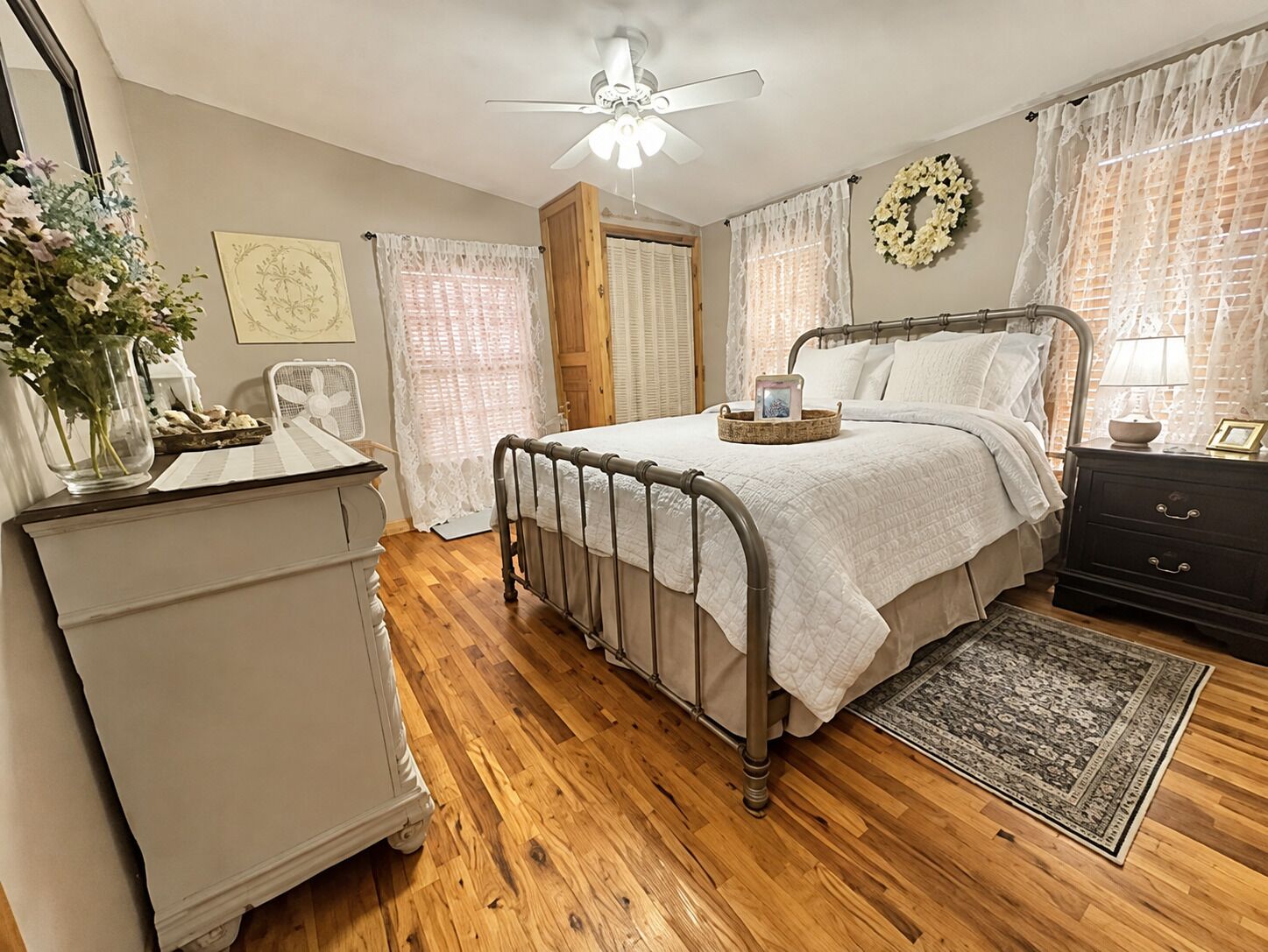 1 bedroom, in-room safe, iron/ironing board, WiFi (free)