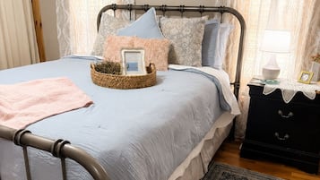 1 bedroom, in-room safe, iron/ironing board, free WiFi
