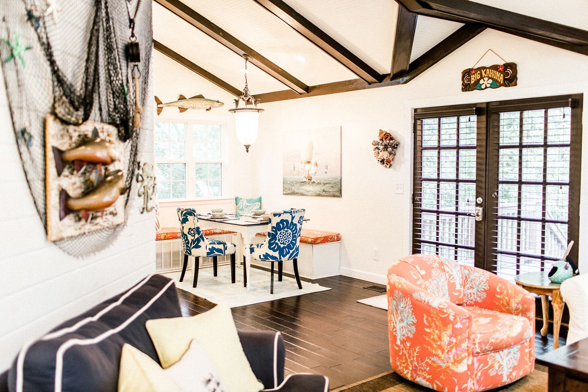 Smart TV, DVD player, books