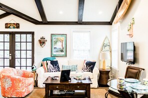 تلفزيون ذكي، مشغل دي في دي، كُتُب