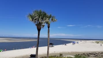 Liegestühle, Strandtücher