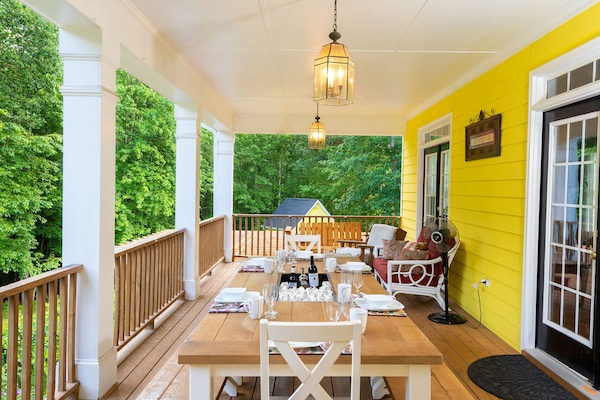 屋外ダイニングエリア