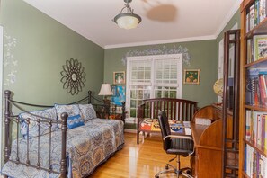 5 bedrooms, desk, iron/ironing board, travel crib