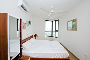 2 bedrooms, iron/ironing board, Internet, bed sheets