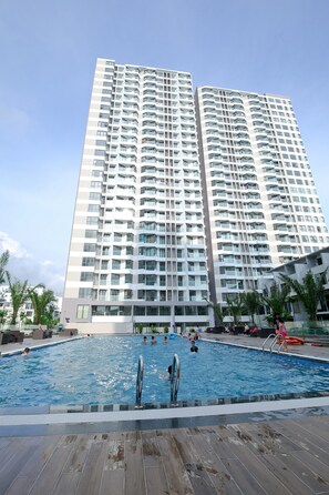 Pool - THe place is no longer available. (Ha long)