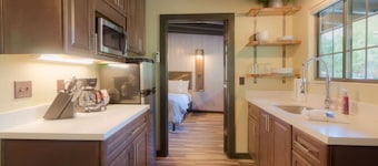 Rustic/Modern Suite 2 in Oak Creek Canyon