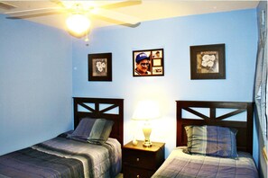 3 chambres, fer et planche à repasser, Wi-Fi gratuit, draps fournis