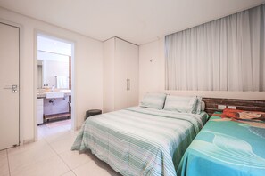 4 bedrooms, iron/ironing board, WiFi, bed sheets