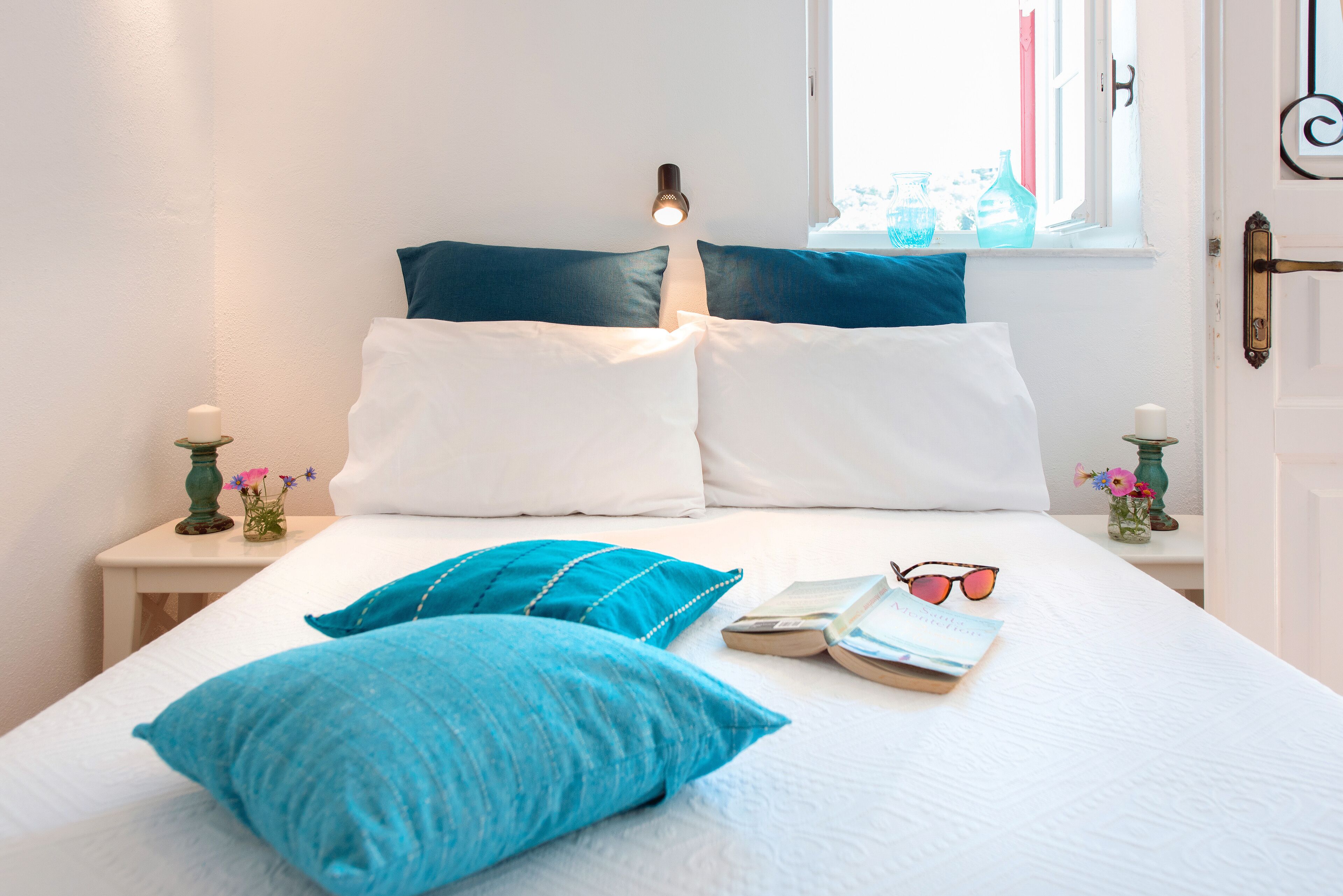 2 bedrooms, iron/ironing board, internet, bed sheets