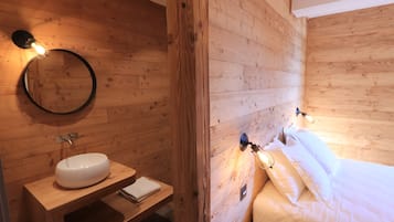 5 slaapkamers, een strijkplank/strijkijzer, wifi, beddengoed