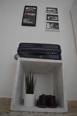 Iron/ironing board, WiFi, bed sheets - POINT ZERO1 - ART GALLERY APARTMENT (Siracusa)