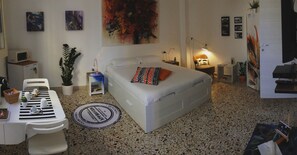 Iron/ironing board, WiFi, bed sheets - POINT ZERO1 - ART GALLERY APARTMENT (Siracusa)