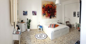 Iron/ironing board, WiFi, bed sheets - POINT ZERO1 - ART GALLERY APARTMENT (Siracusa)