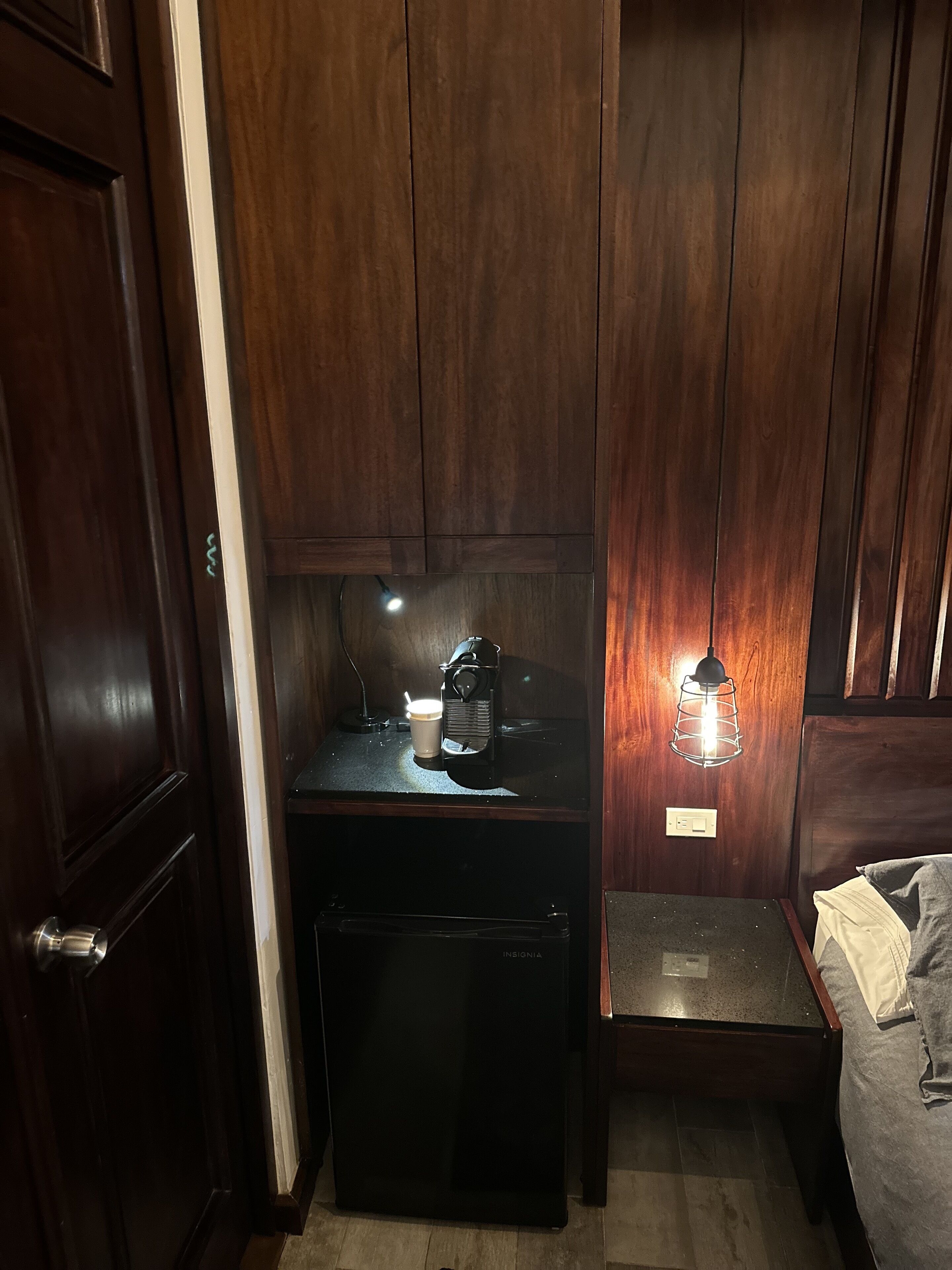 deluxe room, 1 queen bed, ground floor | 1 bedroom, premium bedding, down duvets, pillow-top beds