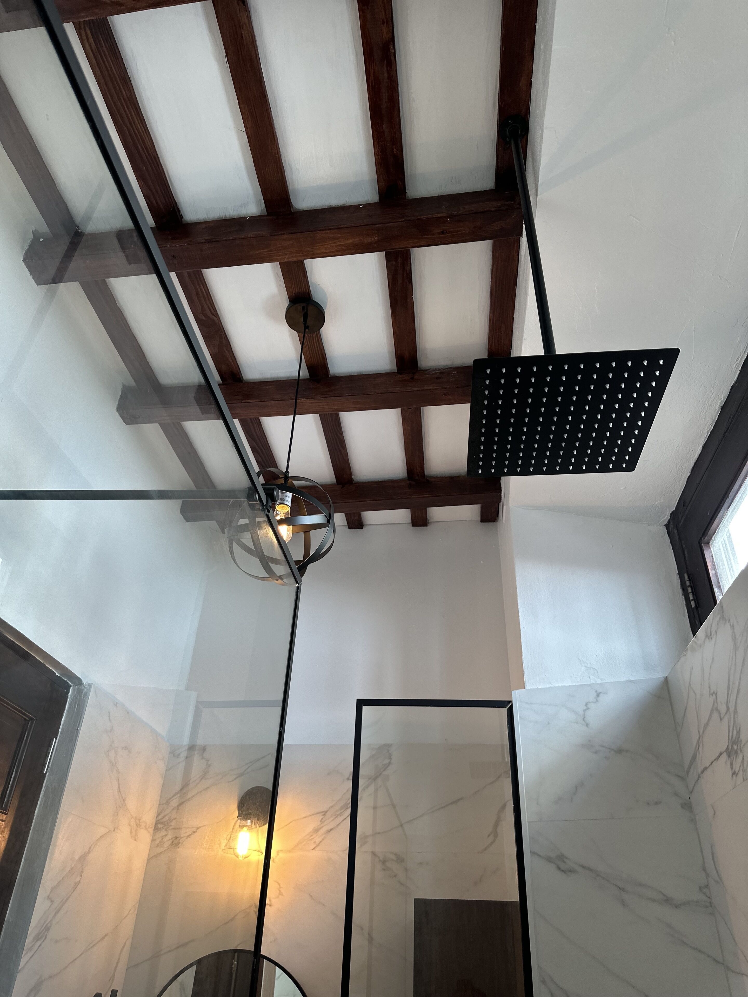 deluxe room, 1 queen bed, ground floor | bathroom | shower, hair dryer, towels, soap