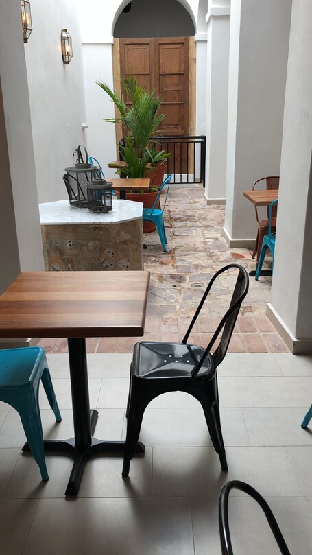 352 Guest House - Image 4