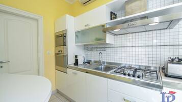 Réfrigérateur, micro-ondes, four, lave-vaisselle