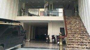 Unclassified image, 3 of 47, button - White Crown Hotel (Bai Chay)