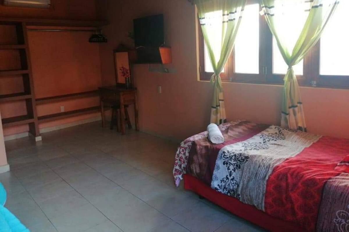 Casa familiar, 3 habitaciones, cocina básica