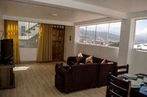 Apartment, 2 Schlafzimmer | Blick auf die Straße
