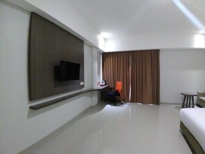 Bureau, lits pliants/supplémentaires, Wi-Fi gratuit, draps fournis