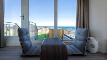Premier Double Room, Non Smoking, Ocean View | Living area