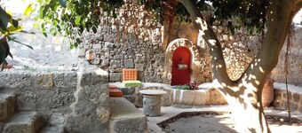 Welcoming house in Medieval Town