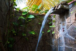 Property grounds - Angel Villa - exotic holidays in private Villa near beach (Beruwala)