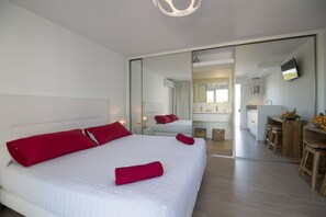 5 slaapkamers, een strijkplank/strijkijzer, reisbedje, gratis wifi