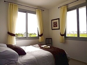 2 bedrooms, iron/ironing board, internet, bed sheets