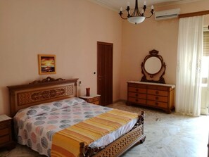 2 bedrooms, iron/ironing board, bed sheets