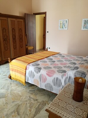 2 Schlafzimmer, Bügeleisen/Bügelbrett, Bettwäsche