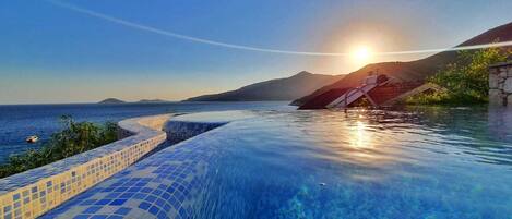 An infinity pool