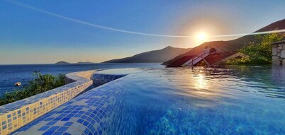 Luxury villa with private infinity pool and jacuzzi within 80metres of the sea