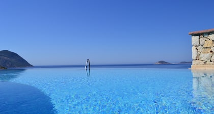 Luxury villa with private infinity pool and jacuzzi within 80metres of the sea