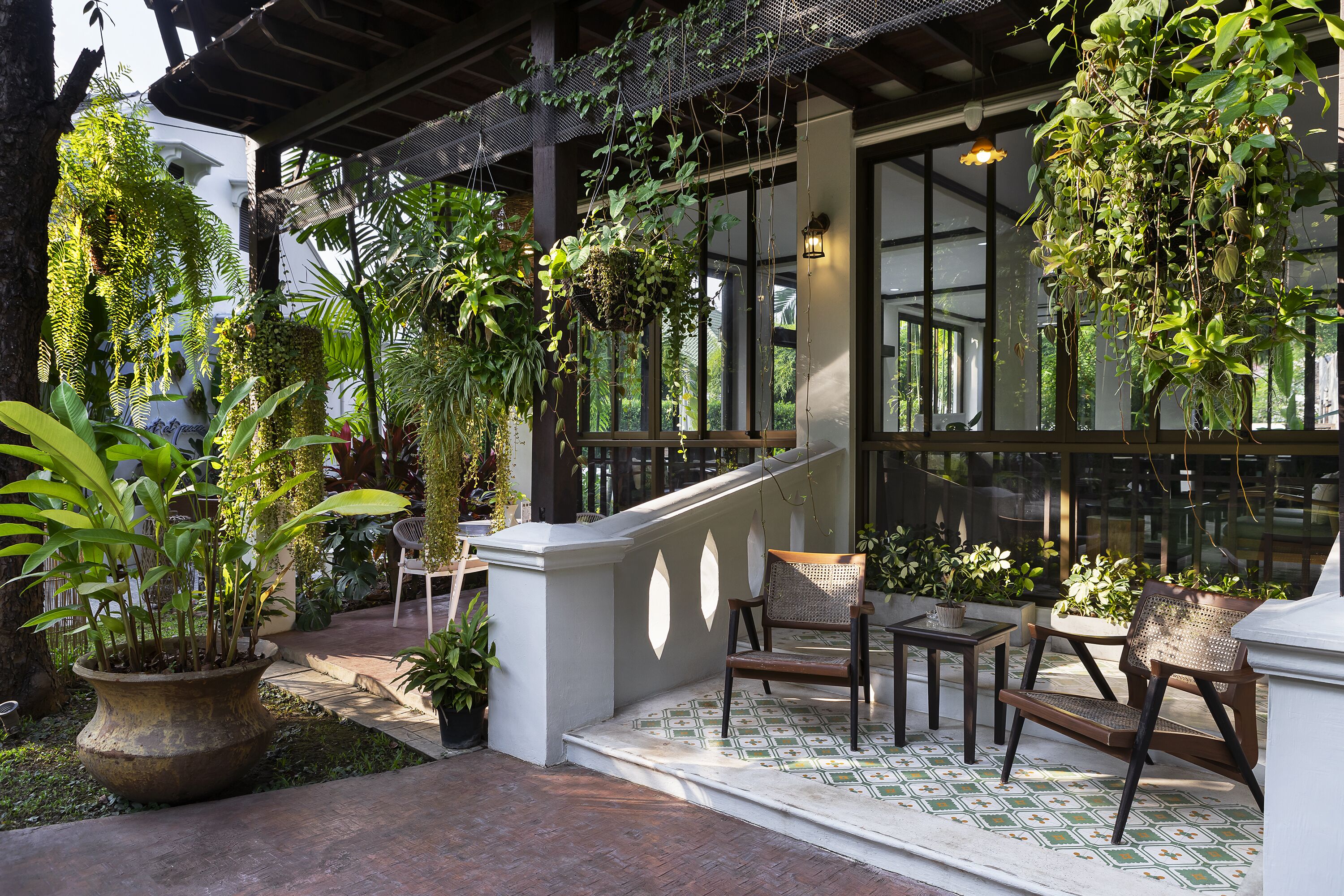 breakfast and lunch served, thai cuisine