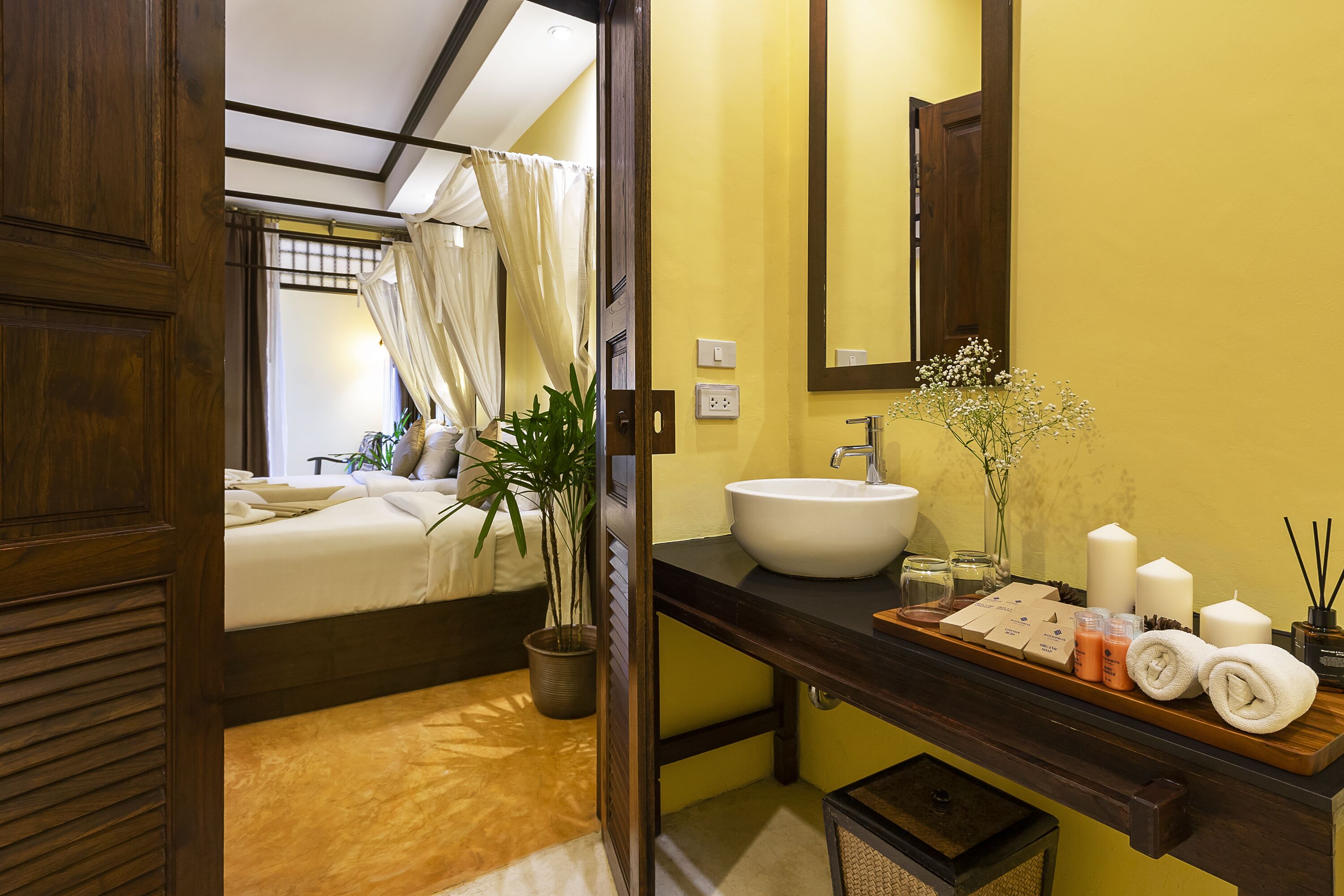 deluxe quadruple room, 2 bedrooms, connecting rooms | bathroom | separate bathtub and shower, jetted bath, rainfall showerhead