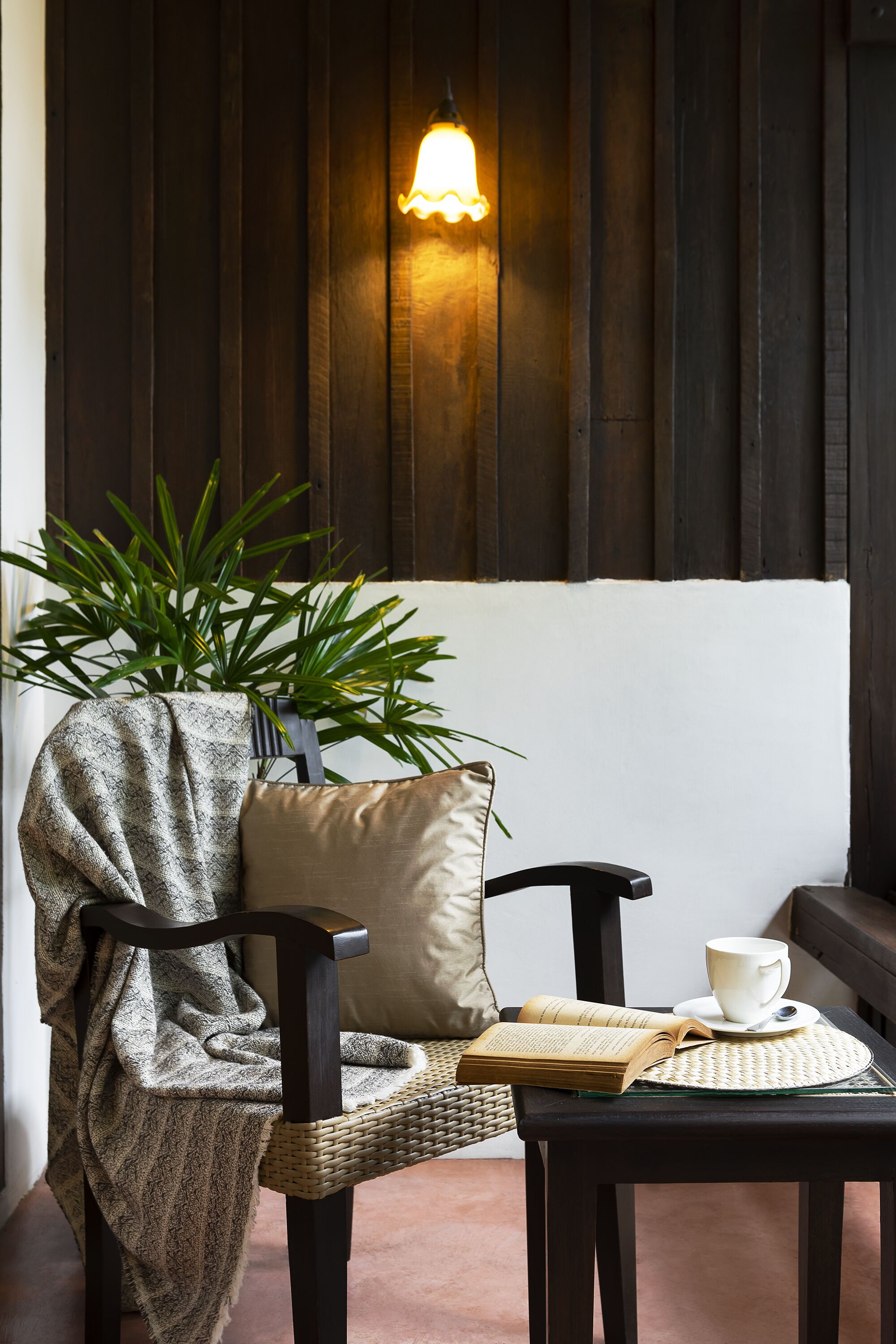 deluxe double room, 1 king bed, bathtub | garden view